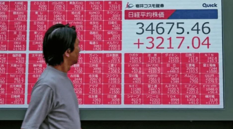 Poco después del inicio de las operaciones el indicador, que agrupa a los 225 títulos más representativos del mercado, bajaba un 4,52%. XINHUA