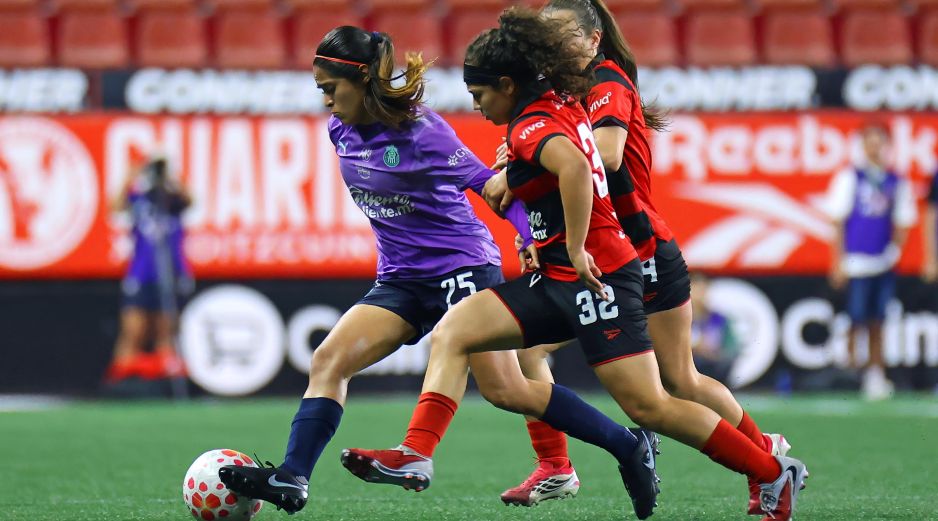 Tijuana rescató un empate dramático en los últimos instantes del encuentro, arrebatándole a Chivas una victoria que ya saboreaba. IMAGO7.