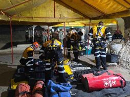 El domingo, especialistas de la CFE se sumaron se sumaron a las labores de rescate de los mineros atrapados, en el municipio de El Rosario. SUN