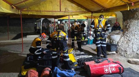 El domingo, especialistas de la CFE se sumaron se sumaron a las labores de rescate de los mineros atrapados, en el municipio de El Rosario. SUN