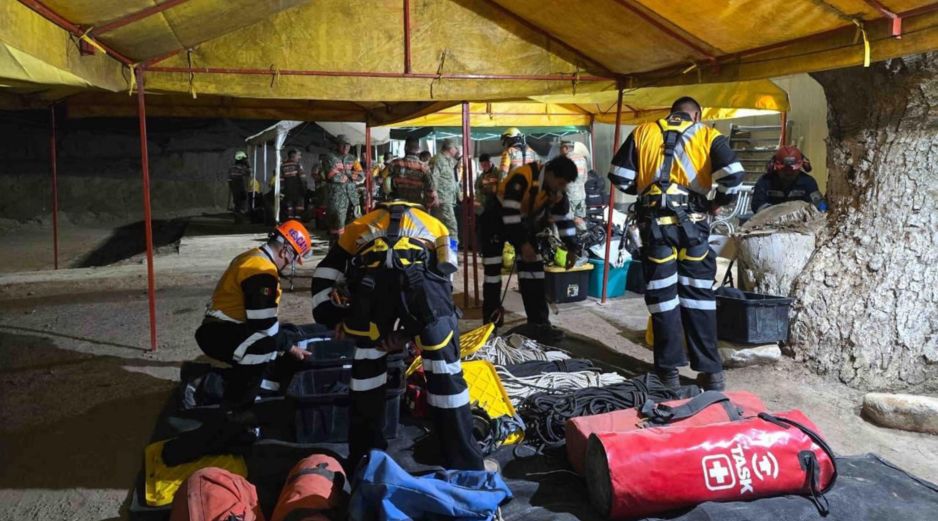 El domingo, especialistas de la CFE se sumaron se sumaron a las labores de rescate de los mineros atrapados, en el municipio de El Rosario. SUN