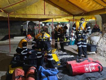 El domingo, especialistas de la CFE se sumaron se sumaron a las labores de rescate de los mineros atrapados, en el municipio de El Rosario. SUN