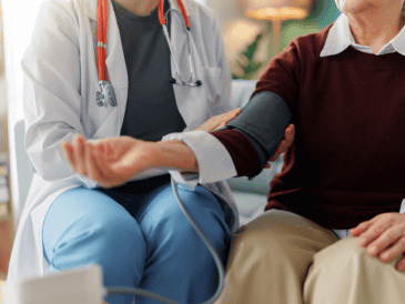 La evidencia de la ciencia es sumamente clara: modificar inteligentemente la dieta es el primer paso, y a menudo el más efectivo, para combatir la hipertensión arterial.  CANVA