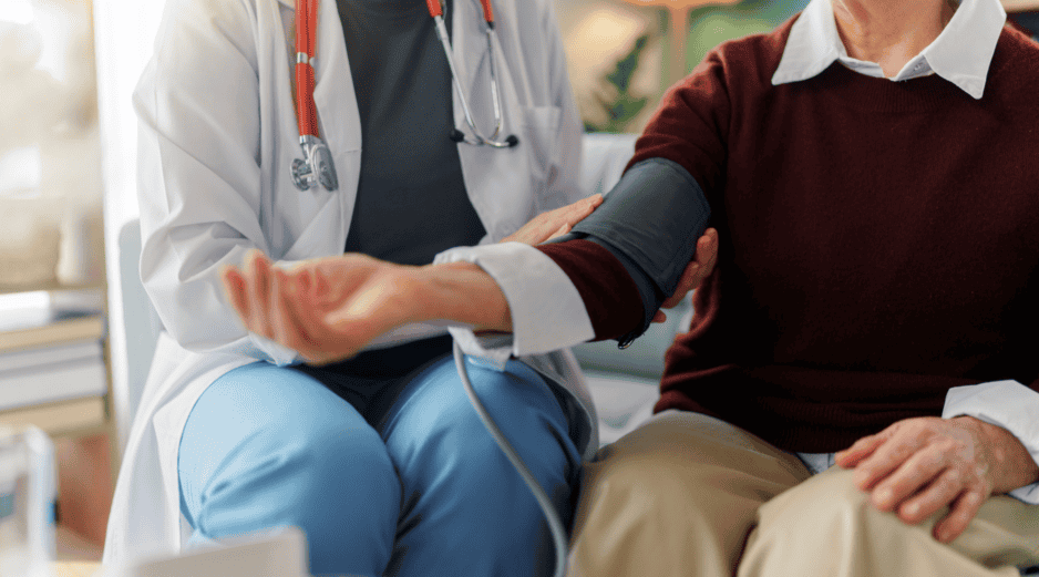 La evidencia de la ciencia es sumamente clara: modificar inteligentemente la dieta es el primer paso, y a menudo el más efectivo, para combatir la hipertensión arterial.  CANVA