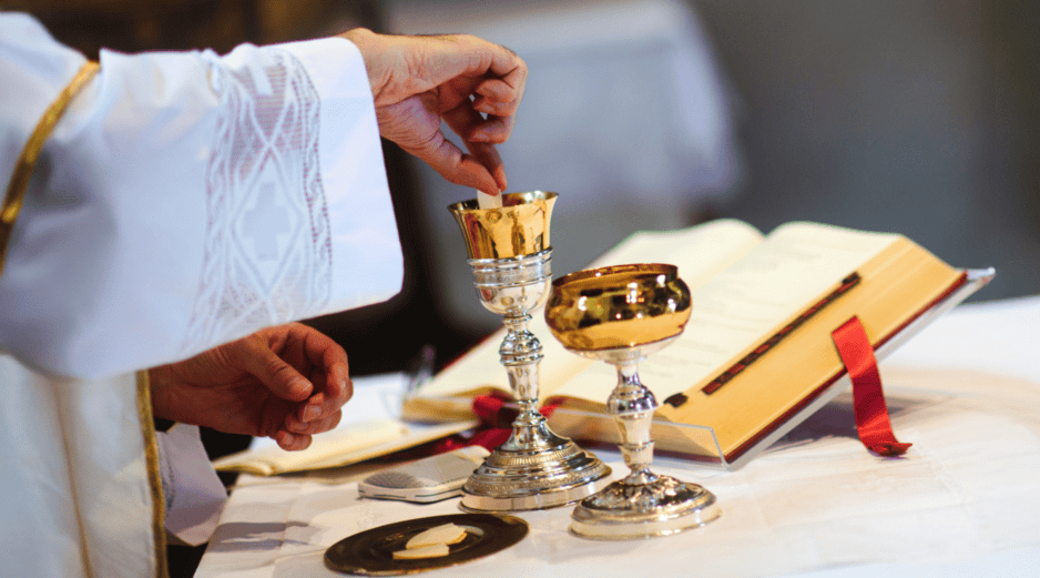 Cada año, durante el Domingo de Ramos, los fieles repiten esta palabra como parte de la celebración. CANVA