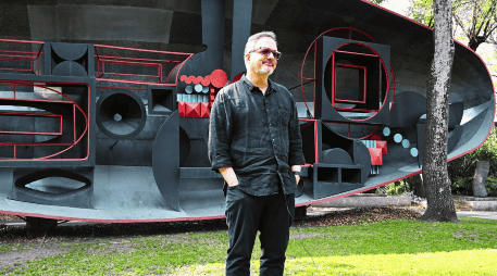 Rafael Lozano-Hemmer es un artista multimedia mexicano-canadiense que crea obras interactivas utilizando luces robóticas. ESPECIAL/INBAL/Gobierno de México