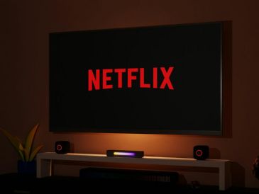 Nuevas series y películas llegan para captar la atención de los suscriptores durante el mes. UNSPLASH