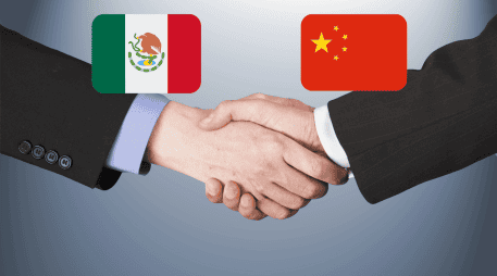 Otro tema que tocó el secretario de economía fue señalar la urgencia de reducir la dependencia exterior de México en industrias estratégicas, como parte de los preparativos para la revisión del T-MEC. CANVA