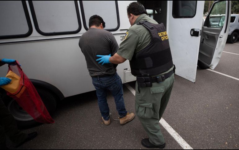 Las condiciones y la atención médica de los migrantes detenidos en el ICE se volvieron un importante tema de debate global. AP/ARCHIVO