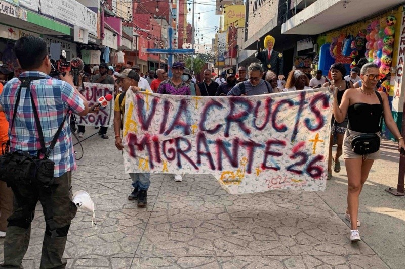 Los migrantes también pidieron empleos y mejores salarios en México. EFE/J. Blanco