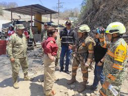 Brigadistas rescataron con vida a uno de los mineros atrapados en la mina Santa Fe, en El Rosario, y continúan la búsqueda de los otros tres trabajadores. SUN
