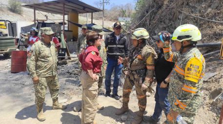 Brigadistas rescataron con vida a uno de los mineros atrapados en la mina Santa Fe, en El Rosario, y continúan la búsqueda de los otros tres trabajadores. SUN