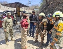 Brigadistas rescataron con vida a uno de los mineros atrapados en la mina Santa Fe, en El Rosario, y continúan la búsqueda de los otros tres trabajadores. SUN