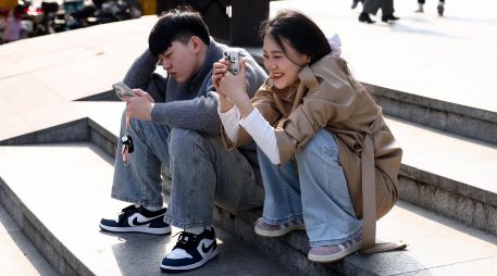 Los elementos estructurales de las plataformas que buscan maximizar el tiempo de permanencia de los usuarios. EFE/W. Hao