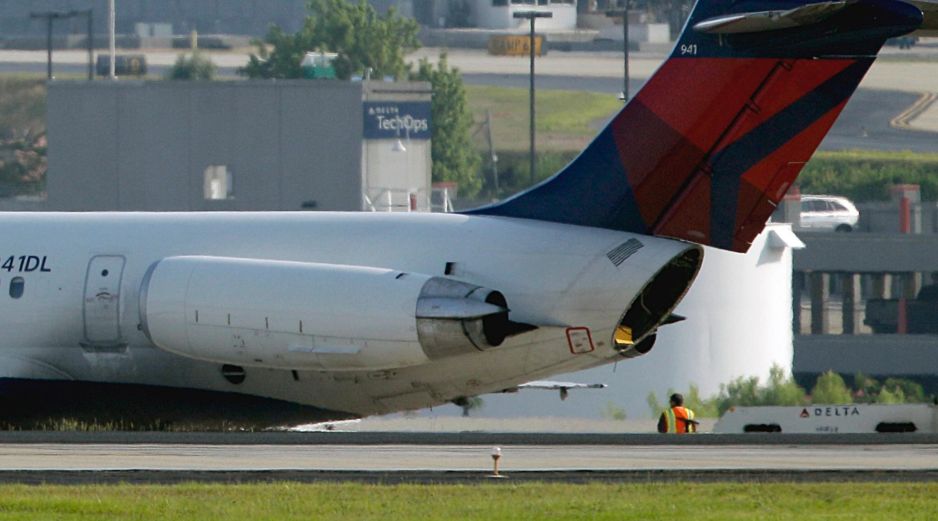 Delta Air Lines informó que el incidente ocurrió por una falla técnica en el motor izquierdo. AP/Archivo