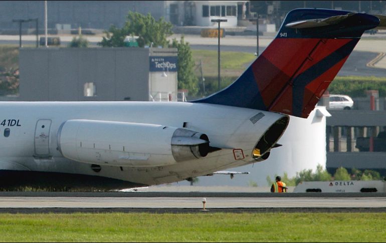Delta Air Lines informó que el incidente ocurrió por una falla técnica en el motor izquierdo. AP/Archivo