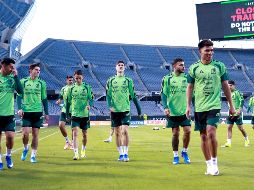 Jugadores de la selección de México entrenan en el estadio Soldier Field de Chicago, previo al juego contra Bélgica. EFE/C. Ramírez