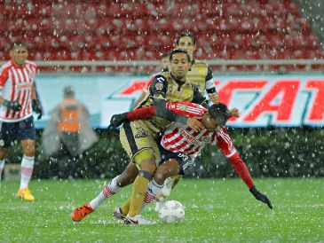 En 2016, mientras se disputaba un partido de la Copa MX entre Chivas y Dorados, el Estadio Chivas (hoy Estadio AKRON) se cubrió de una capa blanca. IMAGO7