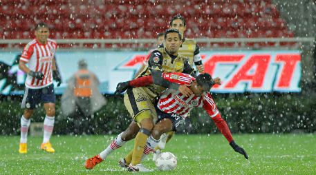 En 2016, mientras se disputaba un partido de la Copa MX entre Chivas y Dorados, el Estadio Chivas (hoy Estadio AKRON) se cubrió de una capa blanca. IMAGO7