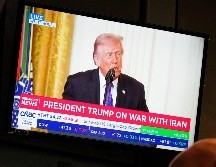 Israel y Estados Unidos lanzaron una oleada de ataques contra Irán, que golpeó Teherán en las primeras horas de la mañana de este martes. AP / S. WENIG