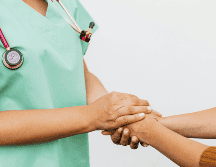 Estas prácticas, aunque suelen mencionarse en el mismo contexto, no significan lo mismo dentro del marco de los derechos humanos ni en la atención médica al final de la vida. CANVA