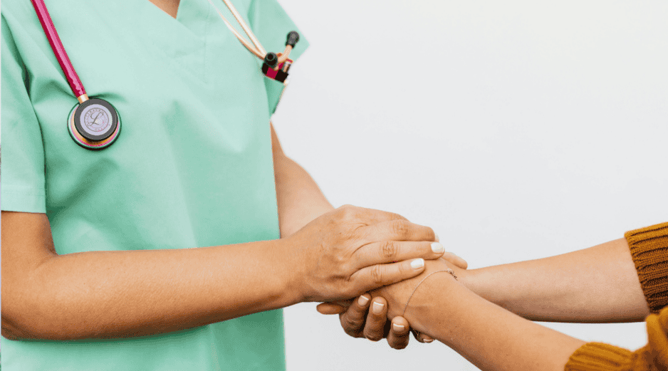 Estas prácticas, aunque suelen mencionarse en el mismo contexto, no significan lo mismo dentro del marco de los derechos humanos ni en la atención médica al final de la vida. CANVA