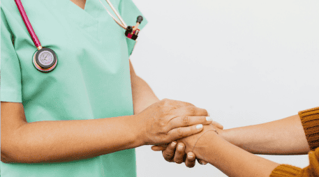 Estas prácticas, aunque suelen mencionarse en el mismo contexto, no significan lo mismo dentro del marco de los derechos humanos ni en la atención médica al final de la vida. CANVA