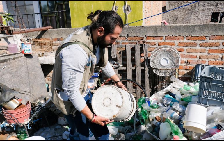 Durante el periodo vacacional, brigadas del programa contra el dengue del OPD Servicios de Salud Jalisco realizarán recorridos casa por casa, principalmente en colonias de riesgo, para invitar a la población a identificar y eliminar criaderos. CORTESÍA