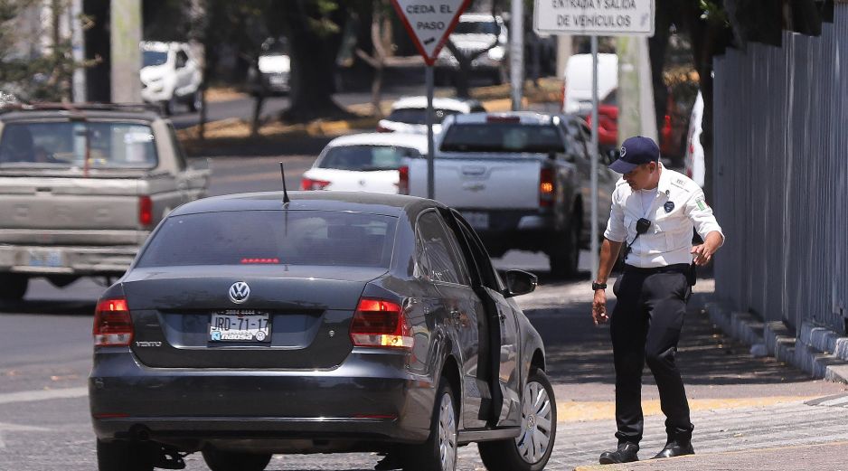 Las autoridades extendieron la fecha para realizar el trámite sin costo alguno, con el objetivo de que todos los vehículos cumplan con la normativa vigente. EL INFORMADOR/ARCHIVO