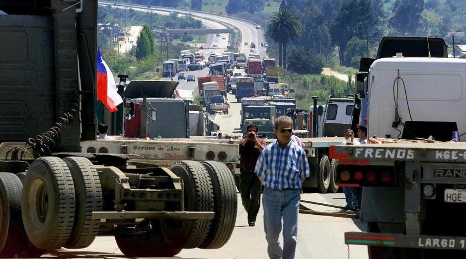 Asociación Nacional de Transportistas anunció un paro nacional carretero en conjunto con campesinos. AFP/ARCHIVO
