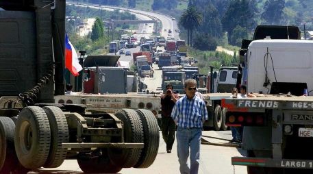 Asociación Nacional de Transportistas anunció un paro nacional carretero en conjunto con campesinos. AFP/ARCHIVO