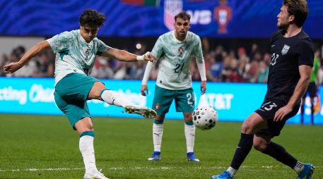 Los próximos co-anfitriones del Mundial salieron con lo que parecía una intensidad renovada, que pronto fue diluyéndose conforme los lusitanos se apoderaban del balón. AP/ M. Stewart.