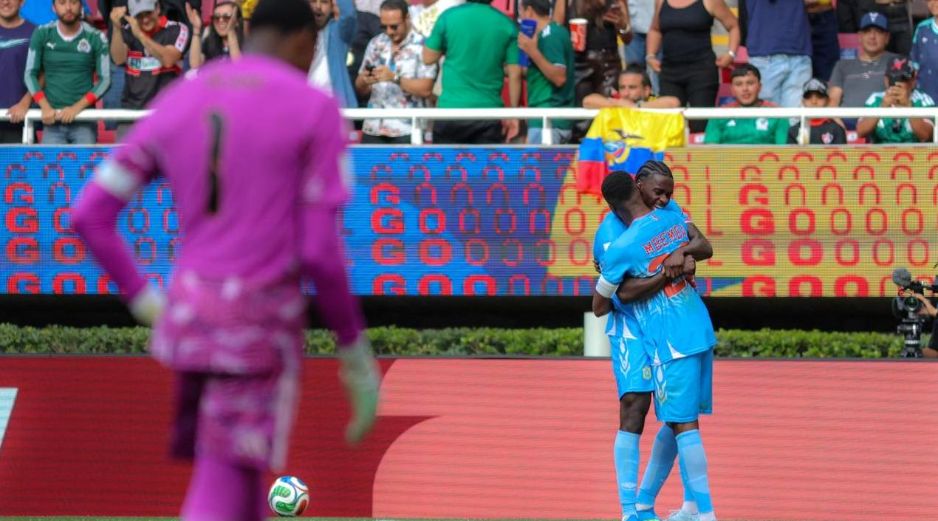 El zaguero central reveló qué fue lo que sintió en el momento en que el balón cruzó la línea de gol. EL INFORMADOR/ A. NAVARRO.