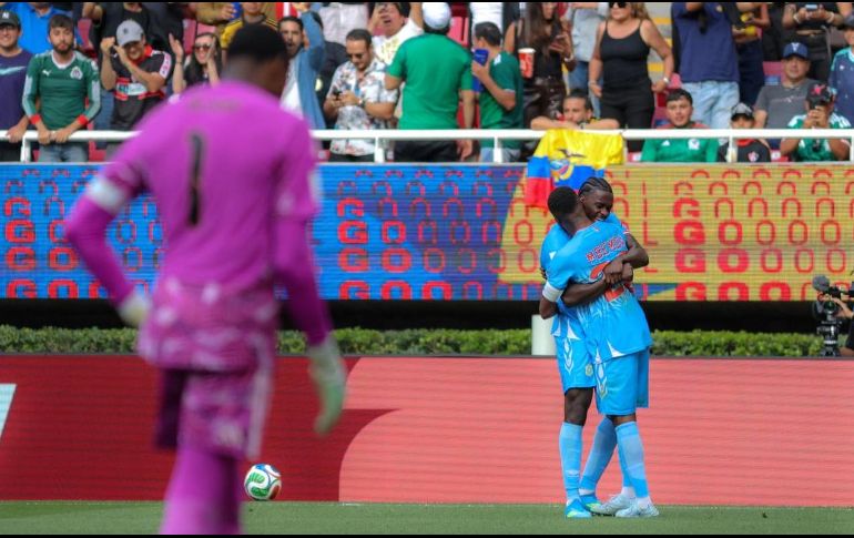 El zaguero central reveló qué fue lo que sintió en el momento en que el balón cruzó la línea de gol. EL INFORMADOR/ A. NAVARRO.