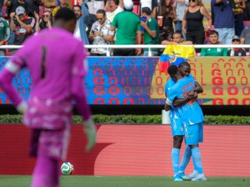 El zaguero central reveló qué fue lo que sintió en el momento en que el balón cruzó la línea de gol. EL INFORMADOR/ A. NAVARRO.
