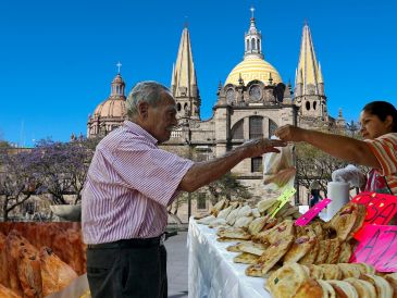 Las autoridades distribuyeron estratégicamente los permisos en las inmediaciones de los recintos religiosos más importantes del Centro Histórico. ESPECIAL / EL INFORMADOR