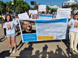 El contingente llegó a Casa Jalisco donde lanzaron algunas consignas y exigencias al Gobierno del Estado, principalmente con el fin de localizar con vida al conductor de plataforma. EL INFORMADOR/ M. Hernández