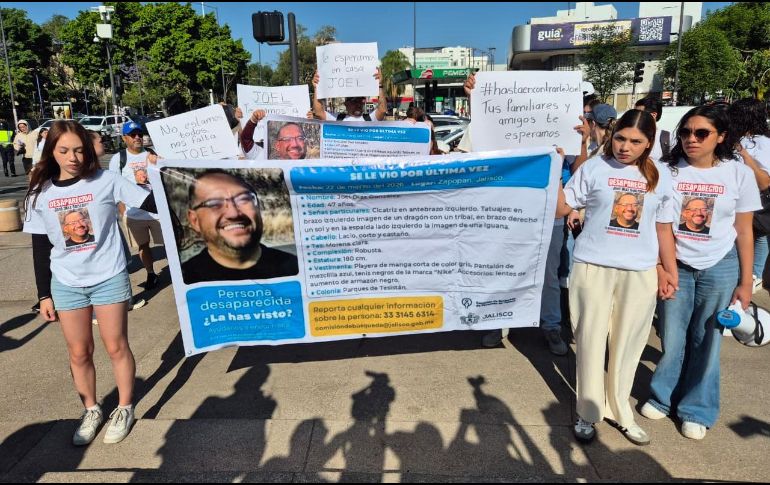 El contingente llegó a Casa Jalisco donde lanzaron algunas consignas y exigencias al Gobierno del Estado, principalmente con el fin de localizar con vida al conductor de plataforma. EL INFORMADOR/ M. Hernández