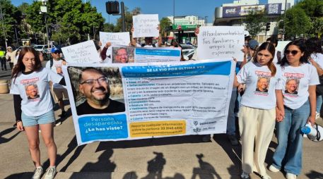 El contingente llegó a Casa Jalisco donde lanzaron algunas consignas y exigencias al Gobierno del Estado, principalmente con el fin de localizar con vida al conductor de plataforma. EL INFORMADOR/ M. Hernández