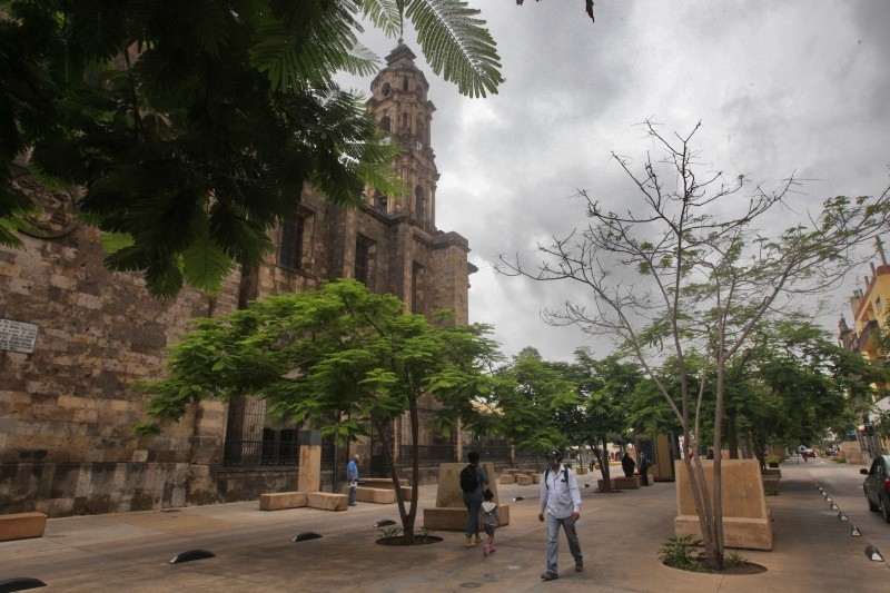 Durante esta Semana Santa 2026, el Centro Histórico de Guadalajara se llena de un ambiente festivo y lleno de sabor local que invita a caminar y disfrutar del clima primaveral. EL INFORMADOR / ARCHIVO