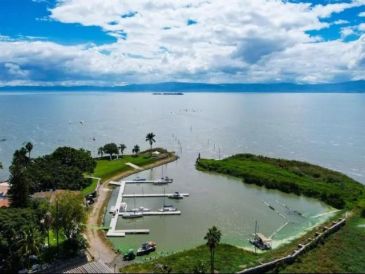 El lago de Chapala aporta alrededor del 60% del agua que consume el Área Metropolitana de Guadalajara. EL INFORMADOR/ARCHIVO