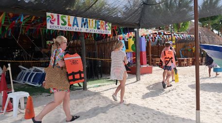 En Cozumel esperan recibir alrededor de 21 mil personas diariamente vía marítima. EFE/A. Cupul