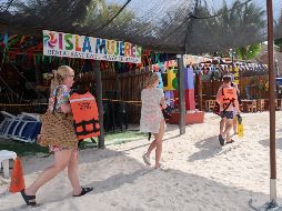 En Cozumel esperan recibir alrededor de 21 mil personas diariamente vía marítima. EFE/A. Cupul