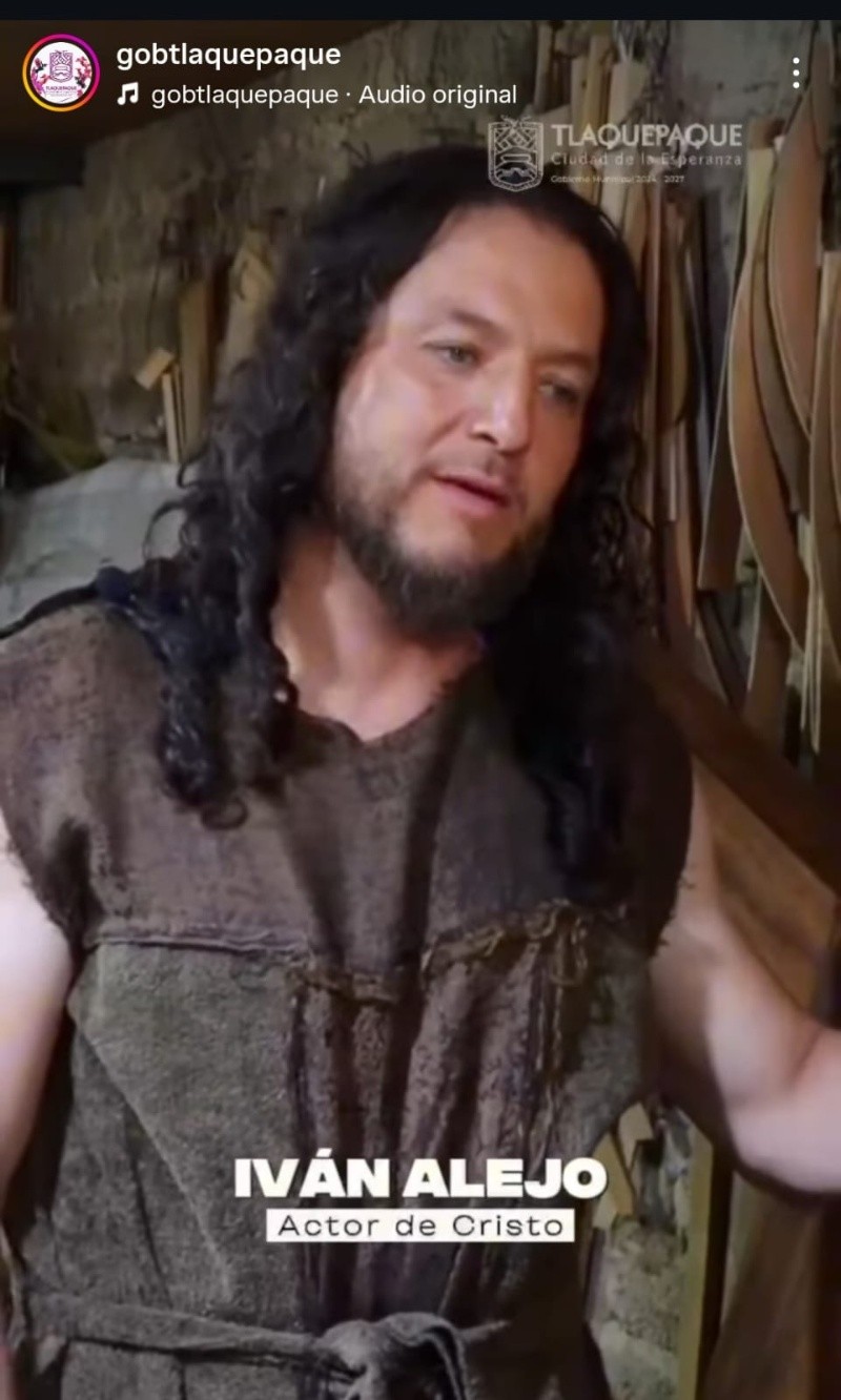 Para el actor que personifica a Jesús, la cruz simboliza la continuidad de una tradición que ha marcado su vida durante varios años. INSTAGRAM/@gobtlaquepaque/ESPECIAL