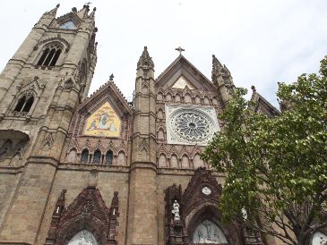 Esta tradición ha pasado a formar parte del turismo religioso, pues los creyentes que acuden a realizar esta actividad, recorren siete iglesias diferentes, que pueden ser dentro de un mismo barrio u otros municipios. Algunos incluso deciden hacer la visita de los monumentos en otros estados. EL INFORMADOR/ARCHIVO