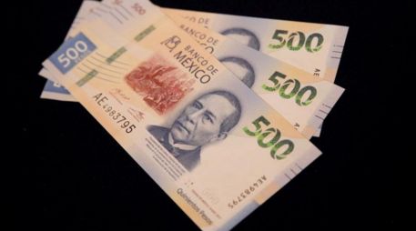 Sobre el peso mexicano, Hacienda estimó que el tipo de cambio se ubicará en 18 unidades por dólar en 2026. EFE/ARCHIVO