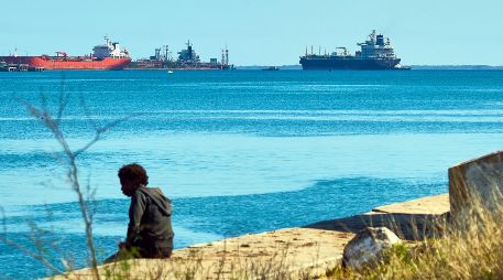 Cuba recibió el martes el petrolero ruso Anatoli Kolodkin, el primer cargamento del combustible necesario para la generación de electricidad en los últimos tres meses. EFE/Archivo