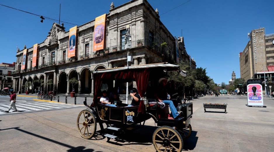 Hoy Jueves Santo nos enfrentamos a un cielo completamente despejado, dominado por un sol implacable a lo largo de la jornada en Guadalajara. AFP / ARCHIVO