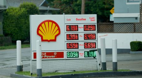 Antes del conflicto, unos 20 millones de barriles diarios —casi el 20% del consumo mundial— transitaban por el Estrecho de Ormuz. EFE/ARCHIVO