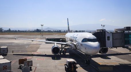 Aunque muchos pasajeros no lo notan, la TUA forma parte importante del costo total del viaje, ya que cubre el uso de instalaciones y servicios aeroportuarios. EL INFORMADOR/ARCHIVO